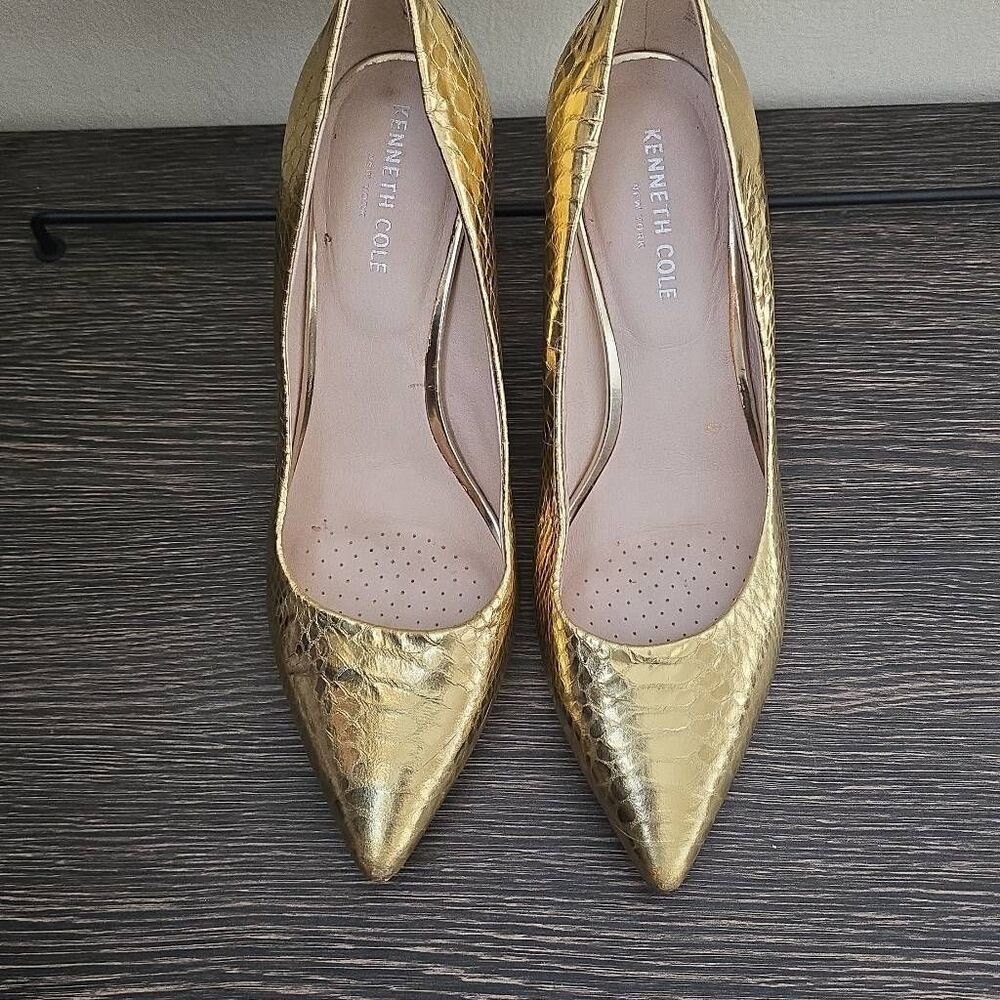 Kenneth Cole New York Women’s Riley 85 Pumps, Gold, 9.5 Medium US, WORN ONCE